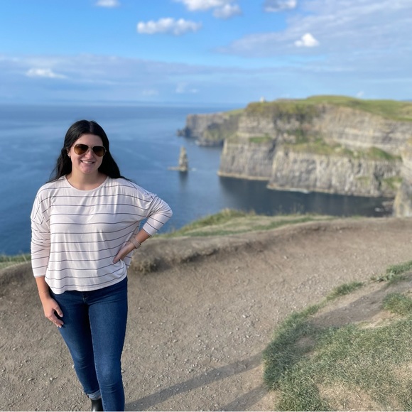 Meet your posher,Julianne💗 - Picture 2 of 4